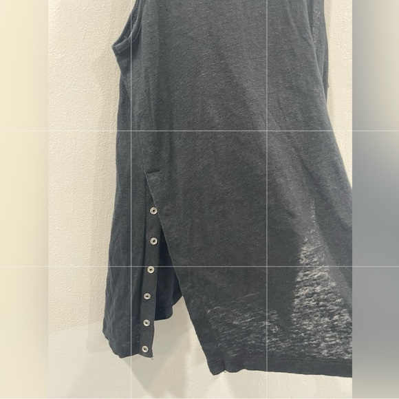 Kendall + Kylie Black Linen Sleeveless Side Button Slit Top Sz Small - Picture 4 of 6